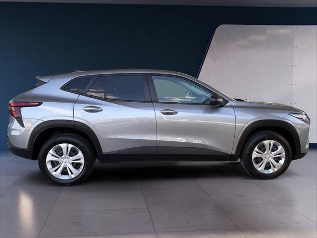 2025 Chevrolet Trax LS - Photo 6