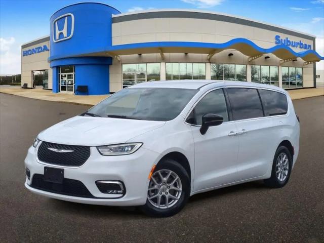 2025 Chrysler Pacifica Select for sale in Farmington Hills, MI