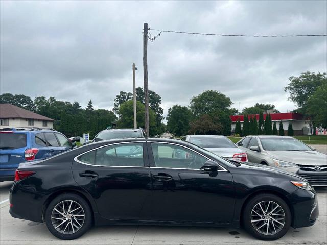 2017 Lexus ES 350 Base 4dr Sedan for sale in Cottage Grove, WI