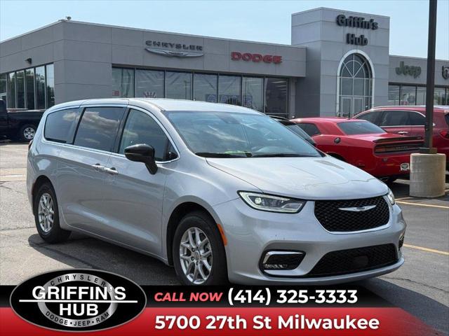 2024 Chrysler Pacifica Touring L for sale in Milwaukee, WI