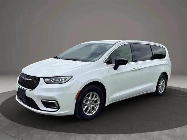 2025 Chrysler Pacifica Select for sale in Jordan, MN