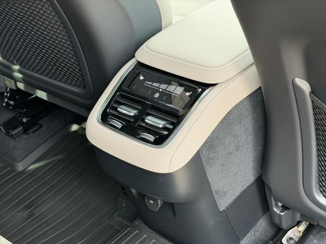 2026 Volvo XC90 Plus, B6 AWD Gas mild hybrid, Gasoline, Bright, 7 Seats