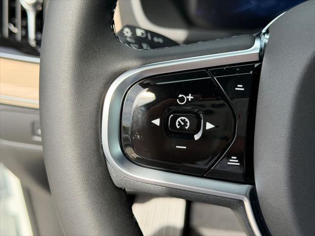 2026 Volvo XC90 Plus, B6 AWD Gas mild hybrid, Gasoline, Bright, 7 Seats
