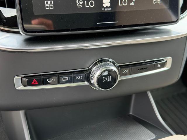 2026 Volvo XC90 Plus, B6 AWD Gas mild hybrid, Gasoline, Bright, 7 Seats