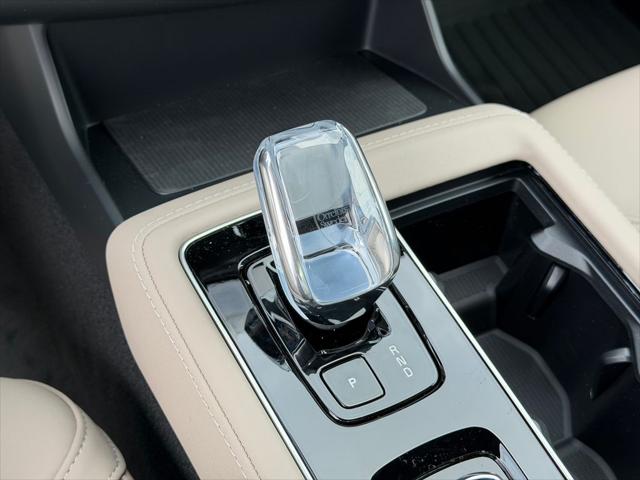 2026 Volvo XC90 Plus, B6 AWD Gas mild hybrid, Gasoline, Bright, 7 Seats
