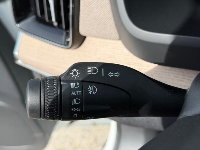 2026 Volvo XC90 Plus, B6 AWD Gas mild hybrid, Gasoline, Bright, 7 Seats