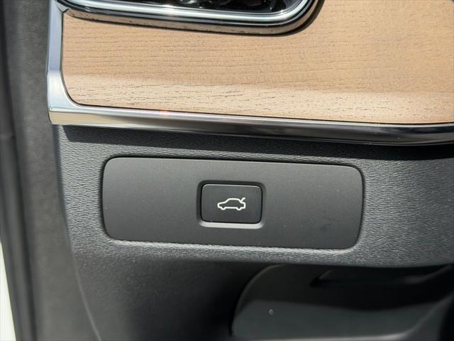 2026 Volvo XC90 Plus, B6 AWD Gas mild hybrid, Gasoline, Bright, 7 Seats