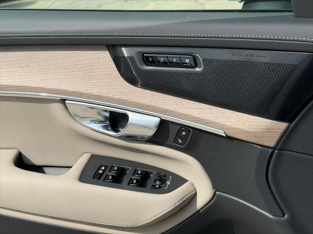 2026 Volvo XC90 Plus, B6 AWD Gas mild hybrid, Gasoline, Bright, 7 Seats
