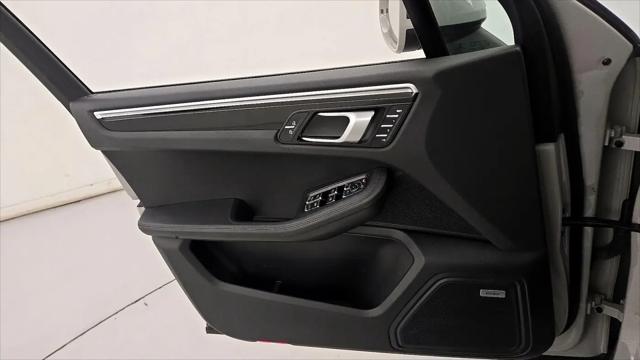 2021 Porsche Macan Macan