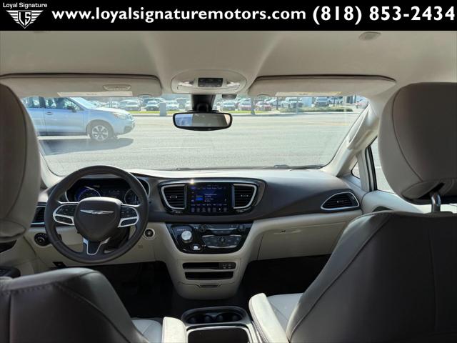 2017 Chrysler Pacifica Touring-L