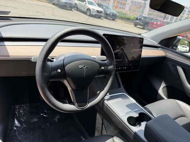 2024 Tesla Model Y Long Range Single Motor Rear-Wheel Drive 2024 Tesla Model Y Long Range Single Motor Rear-Wheel Drive