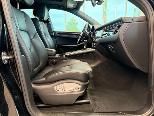 2020 Porsche Macan Macan
