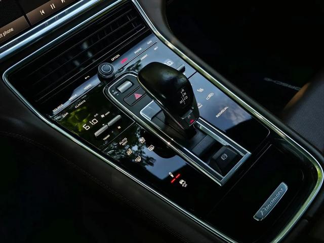 2022 Porsche Panamera E-Hybrid 4 Platinum Edition