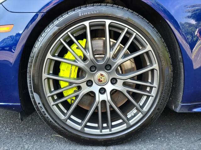 2022 Porsche Panamera E-Hybrid 4 Platinum Edition