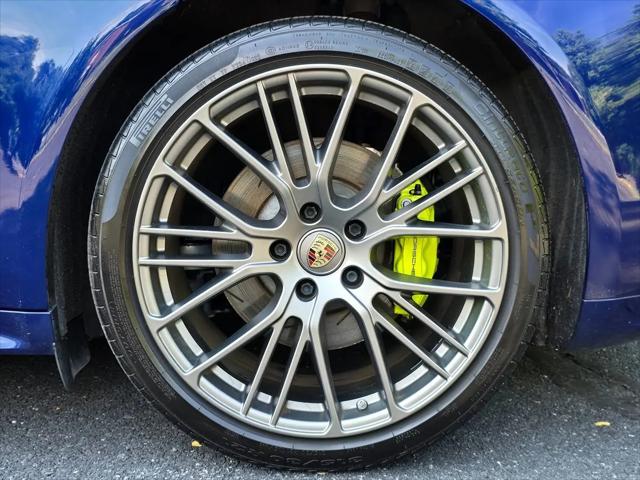2022 Porsche Panamera E-Hybrid 4 Platinum Edition