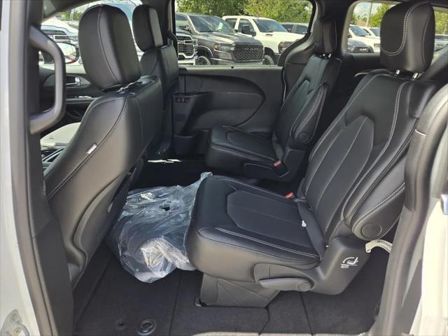 2027 Chrysler Pacifica LX