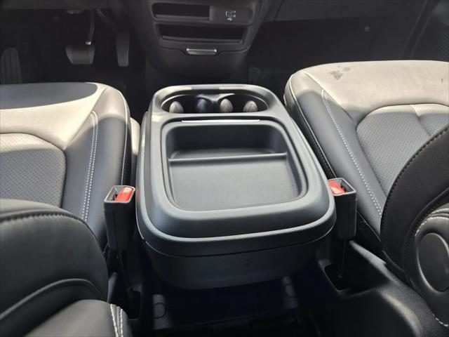 2027 Chrysler Pacifica LX