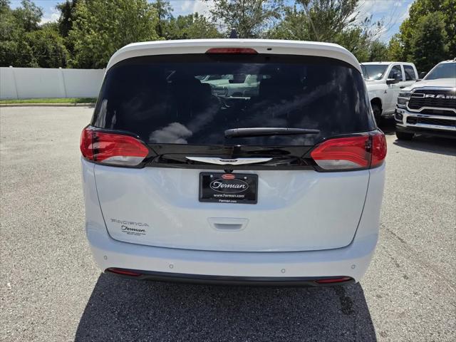 2027 Chrysler Pacifica LX