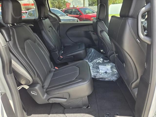 2027 Chrysler Pacifica LX