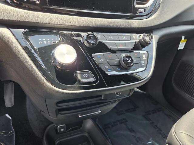 2027 Chrysler Pacifica LX