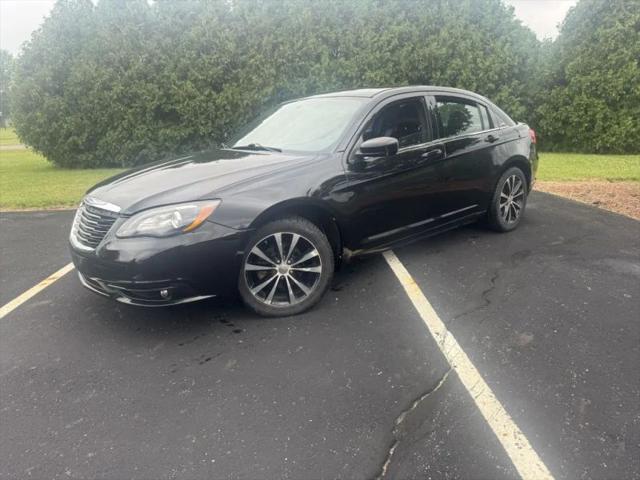 2013 Chrysler 200 for sale near London, OH