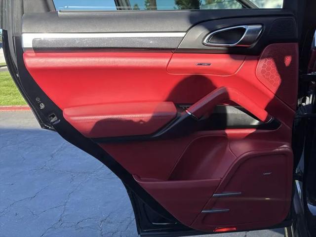 2016 Porsche Cayenne GTS