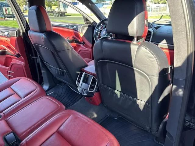 2016 Porsche Cayenne GTS