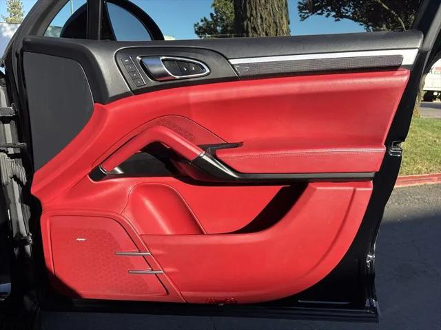 2016 Porsche Cayenne GTS