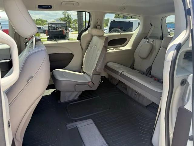 2017 Chrysler Pacifica Touring-L