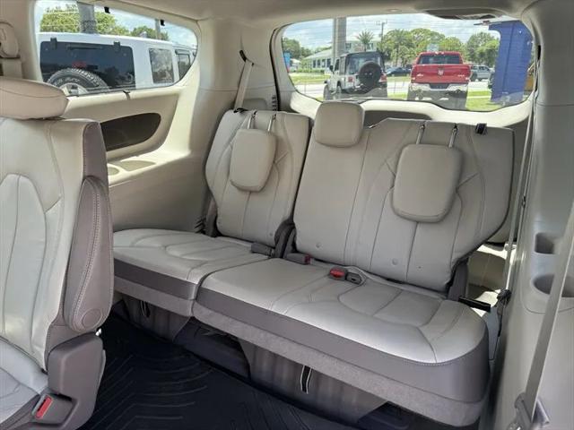 2017 Chrysler Pacifica Touring-L