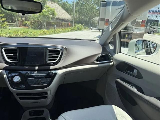 2017 Chrysler Pacifica Touring-L