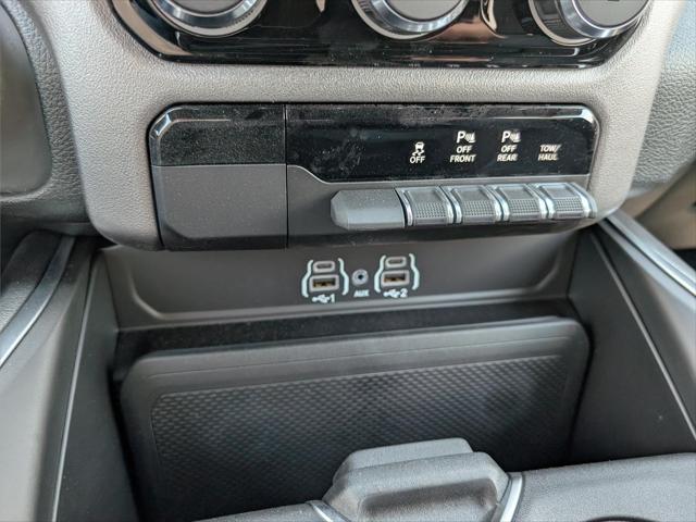 2026 Ram 1500 Express Crew Cab 4x4 57 Box
