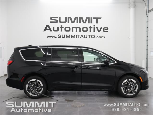 2027 Chrysler Pacifica Limited for sale in Fond du Lac, WI