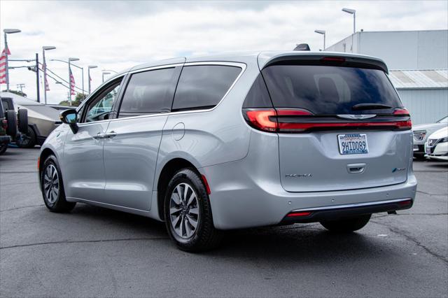 2023 Chrysler Pacifica Hybrid Touring L