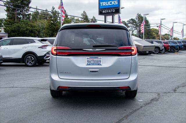 2023 Chrysler Pacifica Hybrid Touring L