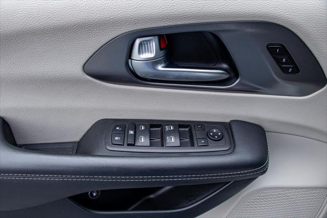2023 Chrysler Pacifica Hybrid Touring L