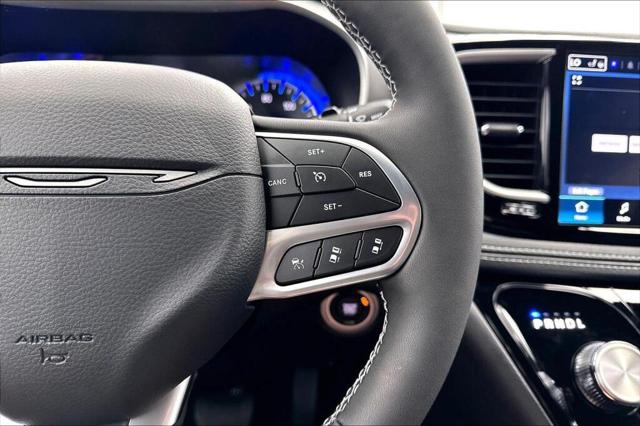 2027 Chrysler Pacifica Select