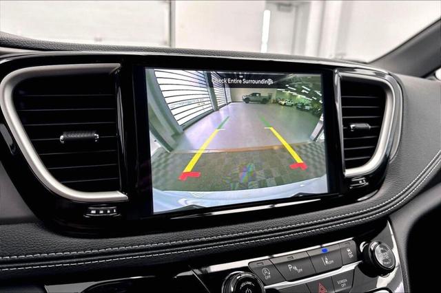 2027 Chrysler Pacifica Select