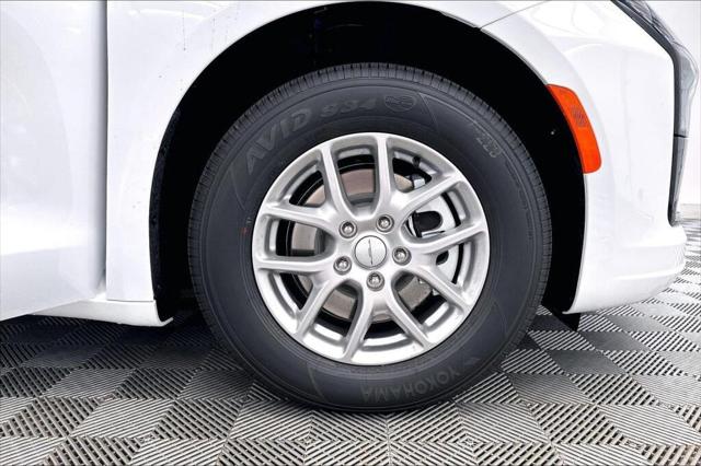 2027 Chrysler Pacifica Select