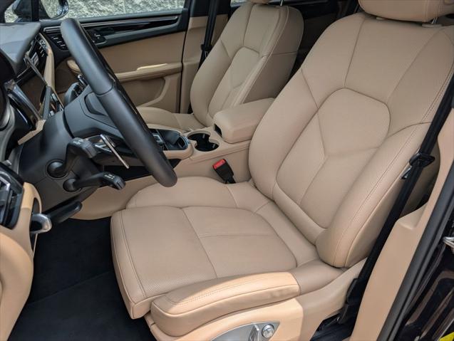 2025 Porsche Macan Unknown