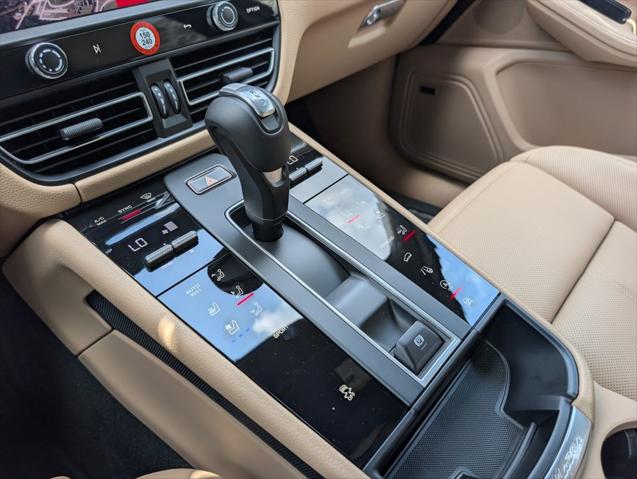 2025 Porsche Macan Unknown