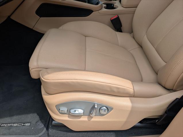 2025 Porsche Macan Unknown