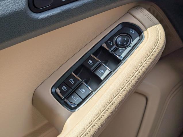 2025 Porsche Macan Unknown
