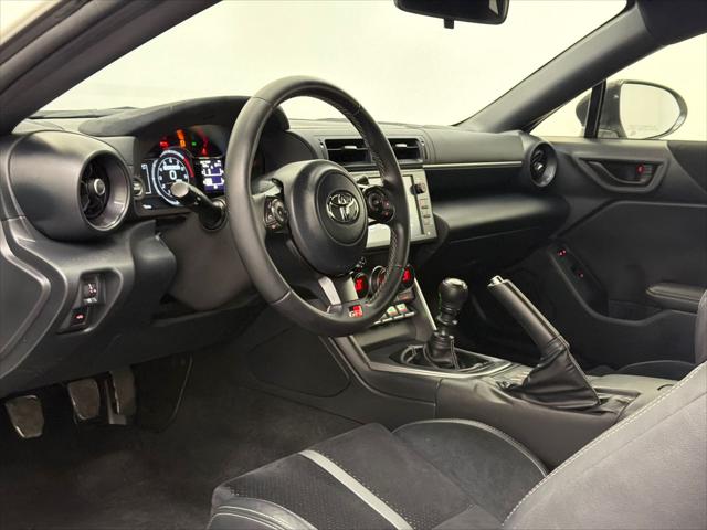 2025 Toyota GR86 Premium