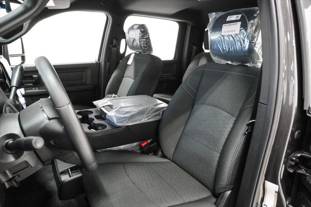 2026 RAM Ram 3500 RAM 3500 TRADESMAN CREW CAB 4X4 8 BOX