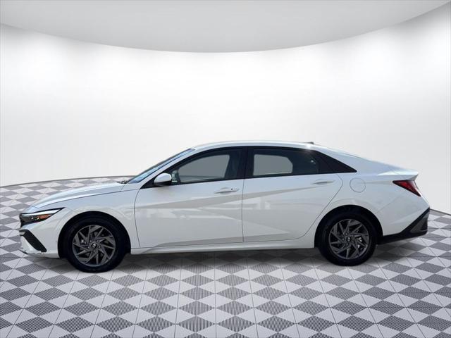 Used 2025 Hyundai Elantra Hybrid Blue For Sale in Bellingham, WA