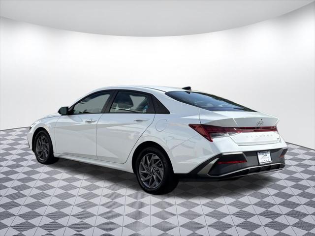 Used 2025 Hyundai Elantra Hybrid Blue For Sale in Bellingham, WA