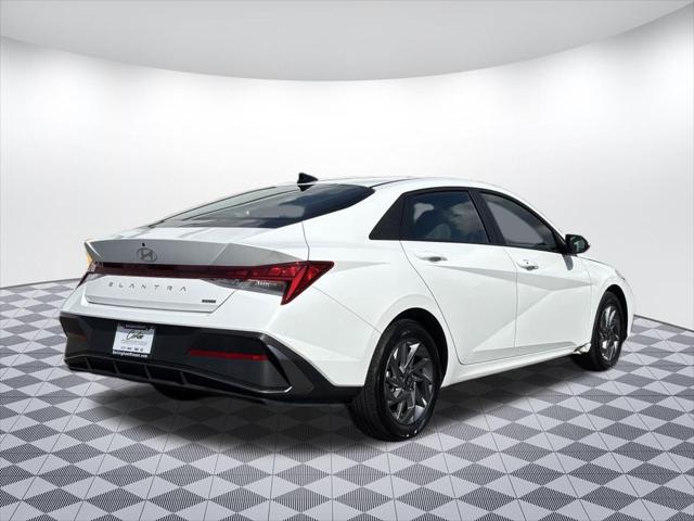 Used 2025 Hyundai Elantra Hybrid Blue For Sale in Bellingham, WA