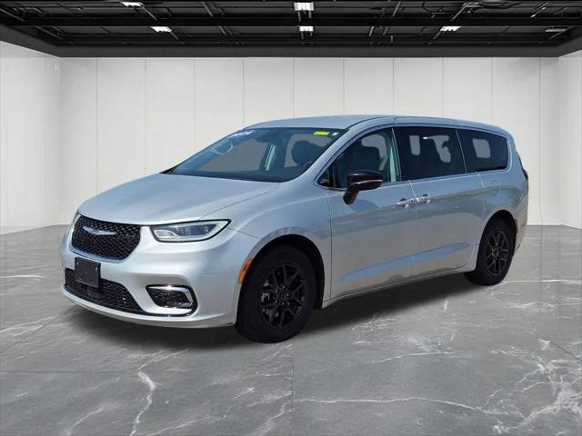 2024 Chrysler Pacifica Touring L for sale in Ann Arbor, MI