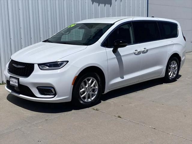 2024 Chrysler Pacifica Touring L for sale in Goodland, KS